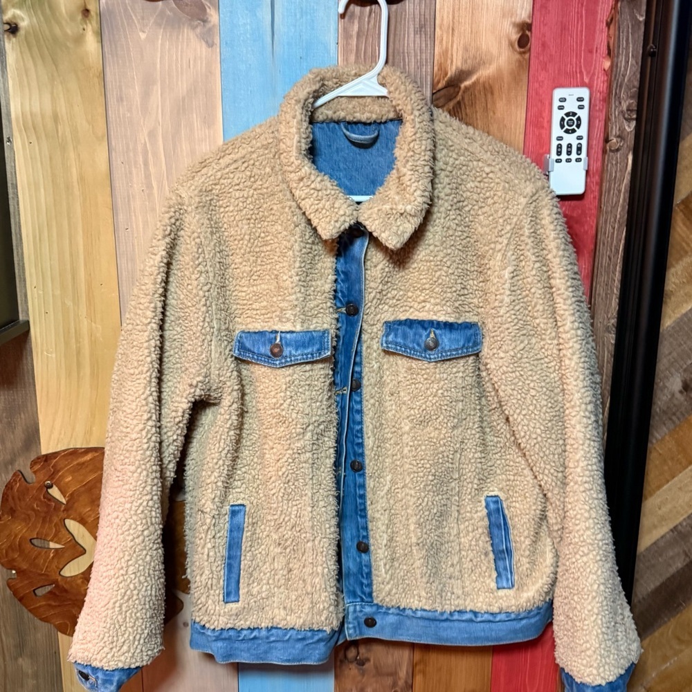 Woman’s Vintage Sherpa Fleece Lined Denim Jacket – Cozy Retro Western Style XL​
